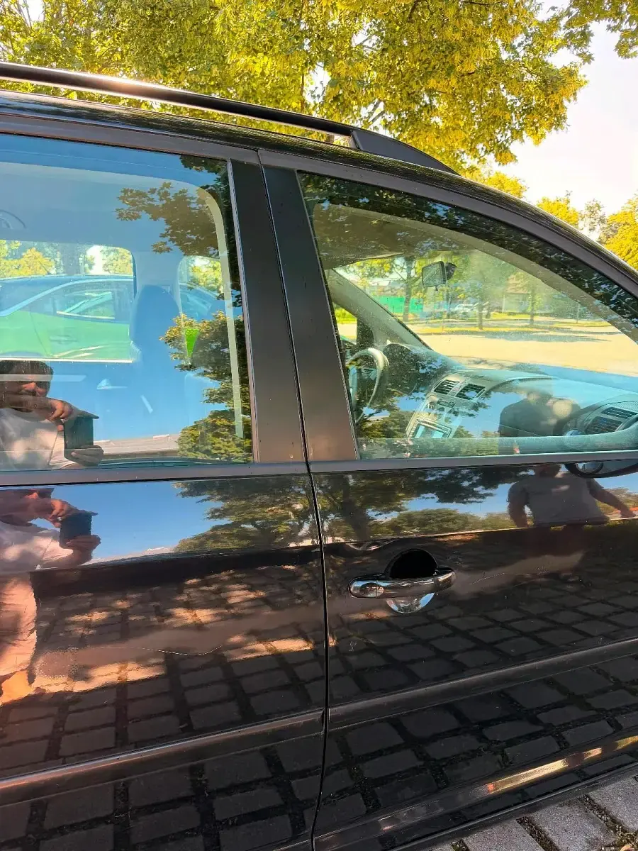 Gebraucht VW Touran 105 PS (77 kW) 2010 Schwarz Van / Kleinbus
