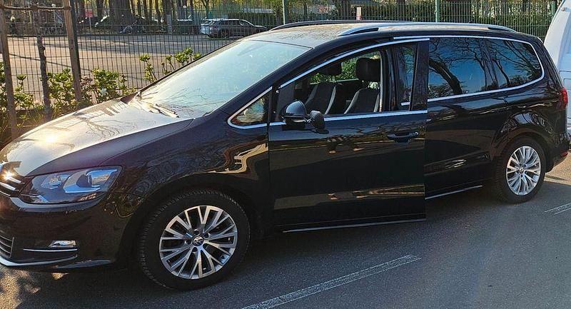 Schwarz Gebraucht 2018 VW Sharan Highline Van / Kleinbus | 19.499 € (Fairer Preis) - Bild 1/1