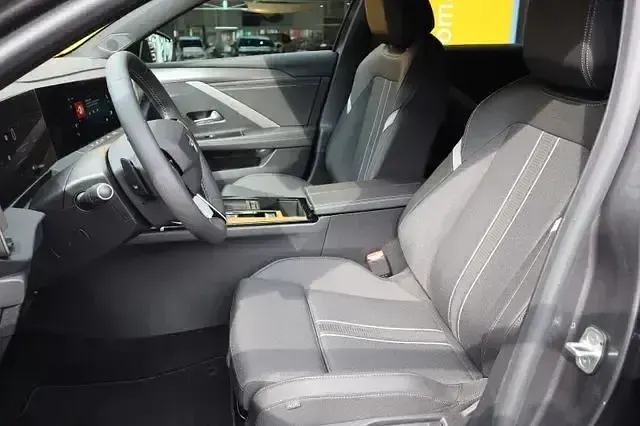 Gebraucht Opel Astra 131 PS (96 kW) 2025 Grau Limousine