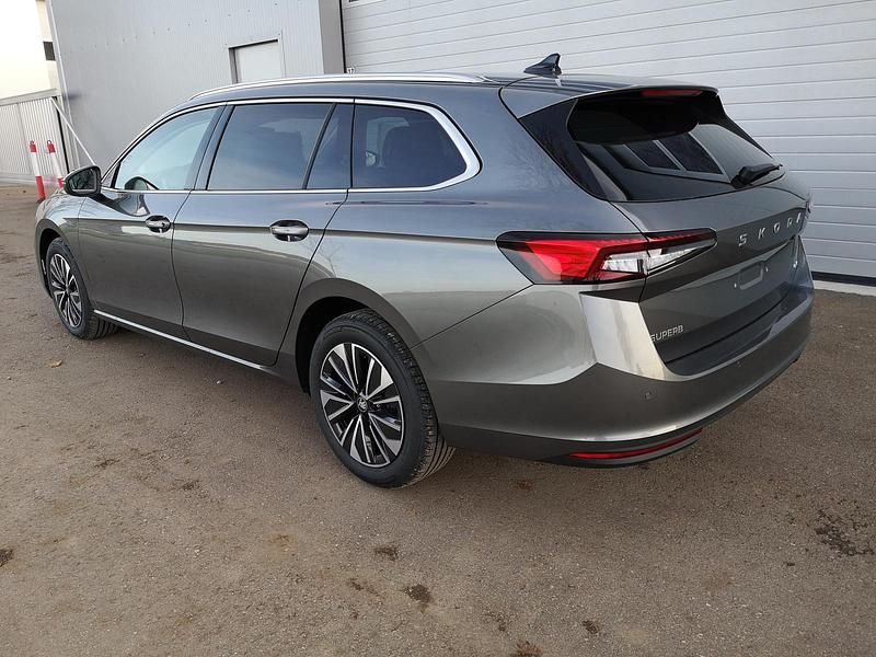 Neu Skoda Superb Selection 360 PS (264 kW) 2025 Graphitgrau metallic