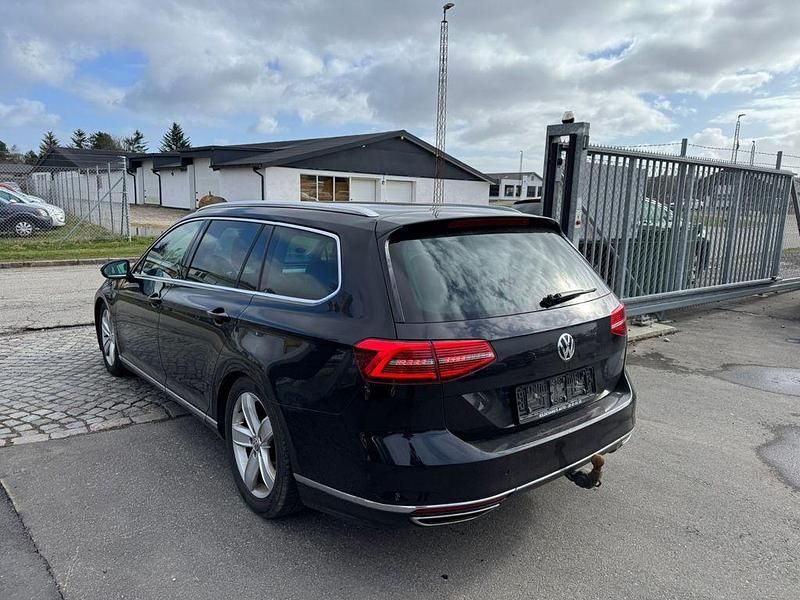 Gebraucht VW Passat Highline 220 PS (161 kW) 2015 Schwarz Kombi