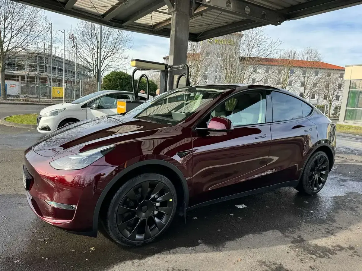 Gebraucht Tesla Model Y 378 kW (514 PS) 2023 Rot SUV