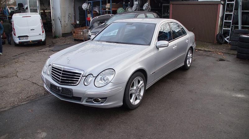 Gebraucht Mercedes E240 177 PS (130 kW) 2003 Silber Limousine