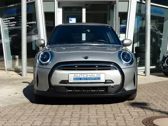 Gebraucht Mini Cooper Essential 155 PS (114 kW) 2023 Silber Kleinwagen