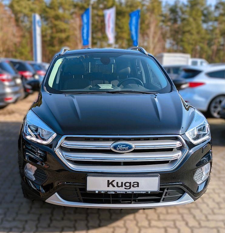 Gebraucht Ford Kuga Titanium 150 PS (110 kW) 2018 Schwarz SUV