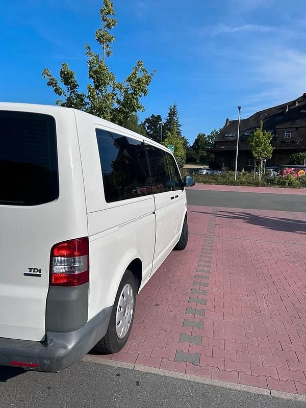 Weiß Gebraucht 2012 VW T5 Van | 12.000 € (Etwas zu teuer) - Bild 1/4