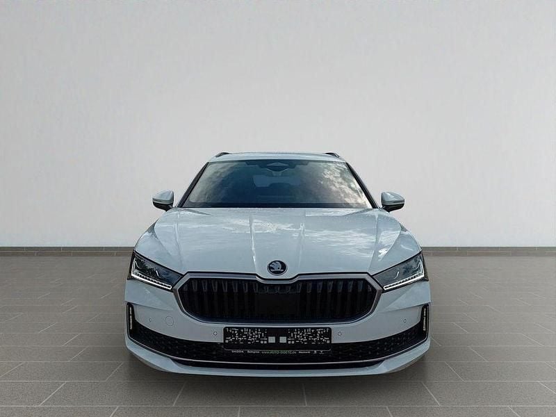 Neu Skoda Superb Selection 204 PS (150 kW) 2025 Weiß Kombi