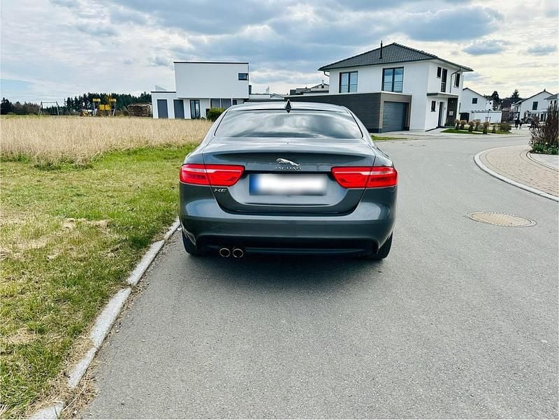 Gebraucht Jaguar XE 180 PS (132 kW) 2017 Grau Limousine