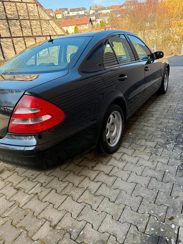 Gebraucht Mercedes E200 122 PS (89 kW) 2003 Schwarz Limousine