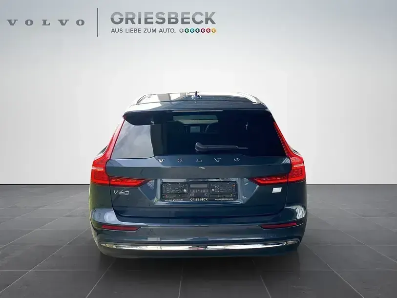 Używany Volvo V60 Plus 455 KM (334 kW) 2022 Niebieski Kombi