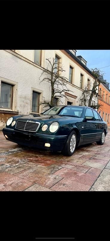 Gebraucht Mercedes E200 Avantgarde 136 PS (100 kW) 1998 Grün Limousine