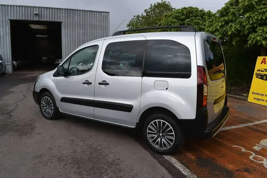 Gebraucht Peugeot Partner Tepee Outdoor 120 PS (88 kW) 2017 Silber Van / Kleinbus