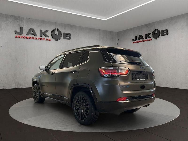 Gebraucht Jeep Compass Limited 179 PS (131 kW) 2021 Verde opaco SUV