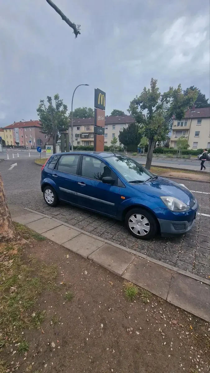 Gebraucht Ford Fiesta 60 PS (44 kW) 2007 Blau Kleinwagen