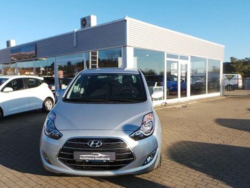 Gebraucht Hyundai ix20 Passion 125 PS (91 kW) 2016 Silber Kleinwagen