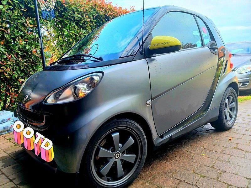 Grau Gebraucht 2010 Smart ForTwo Coupé Coupé | 3.800 € (Fairer Preis) - Bild 1/4