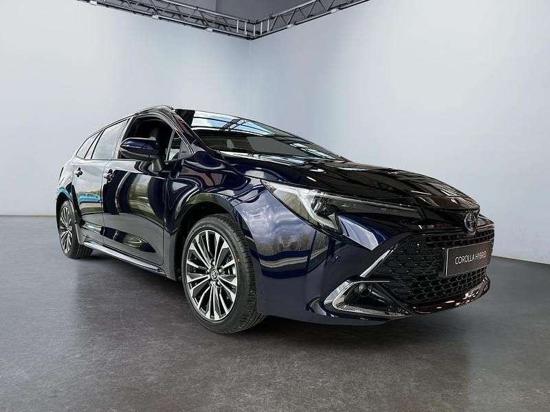 1g3 grey metallic Neu 2025 Toyota Corolla Style Limousine | 32.443 € (Fairer Preis) - Bild 1/4