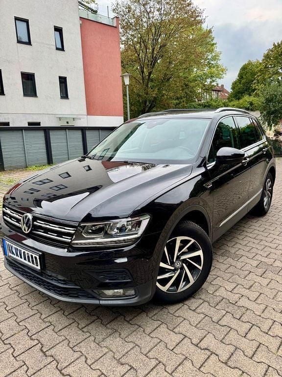 Schwarz Gebraucht 2018 VW Tiguan Sound SUV | 17.650 € (Fairer Preis) - Bild 1/4