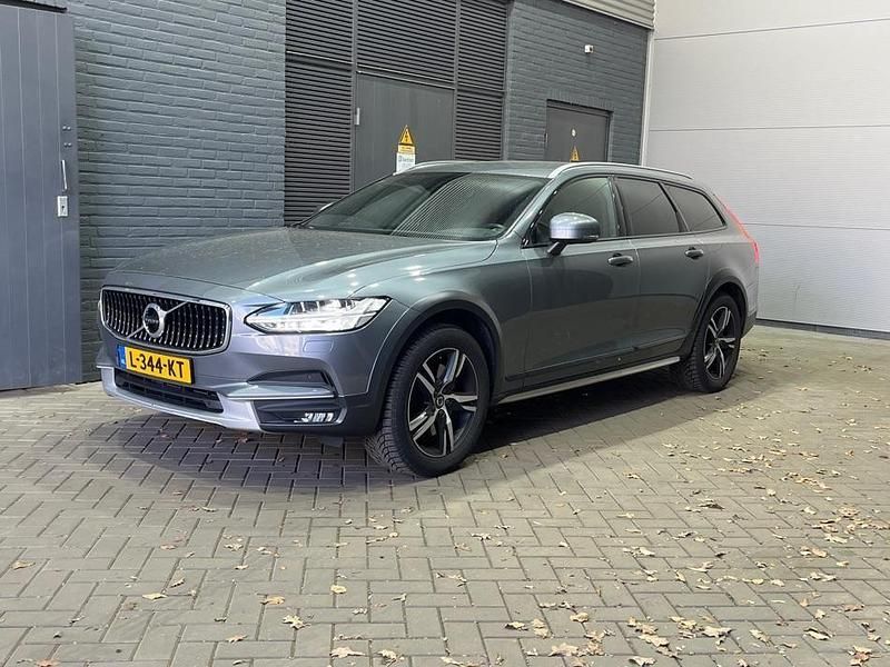 Gebraucht Volvo V90 CC Pro 250 PS (183 kW) 2020 Grau Kombi