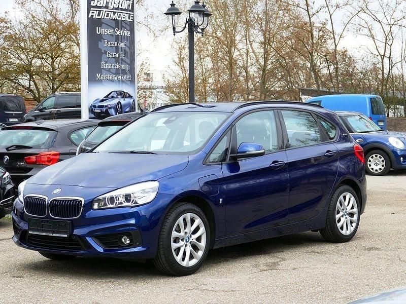 Gebraucht BMW 225 Active Tourer iPerformance 224 PS (164 kW) 2017 Blau Van / Kleinbus