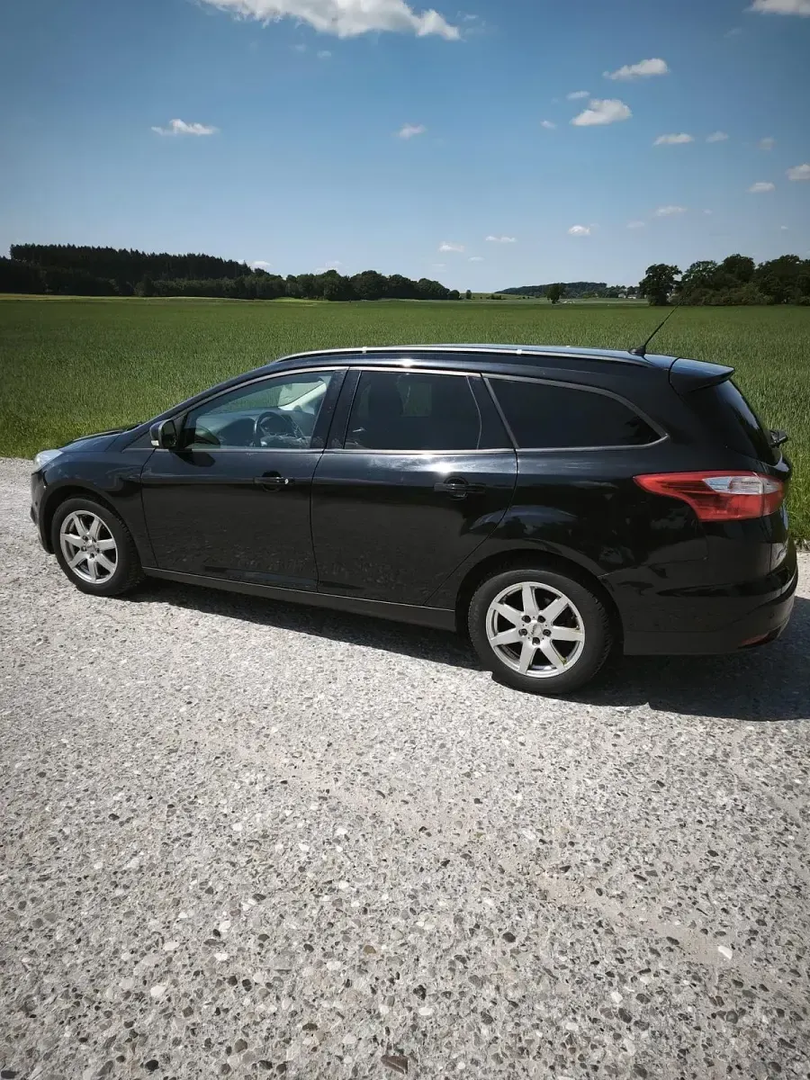 Gebraucht Ford Focus 125 PS (91 kW) 2014 Schwarz Kombi