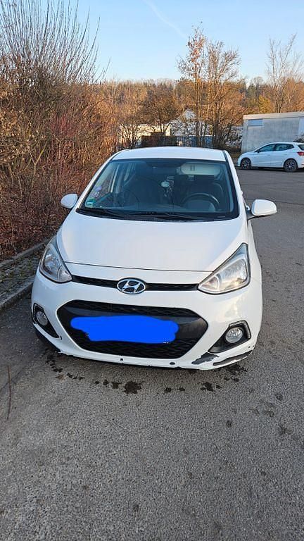 Gebraucht Hyundai i10 YES! Gold 87 PS (63 kW) 2015 Weiß Kleinwagen