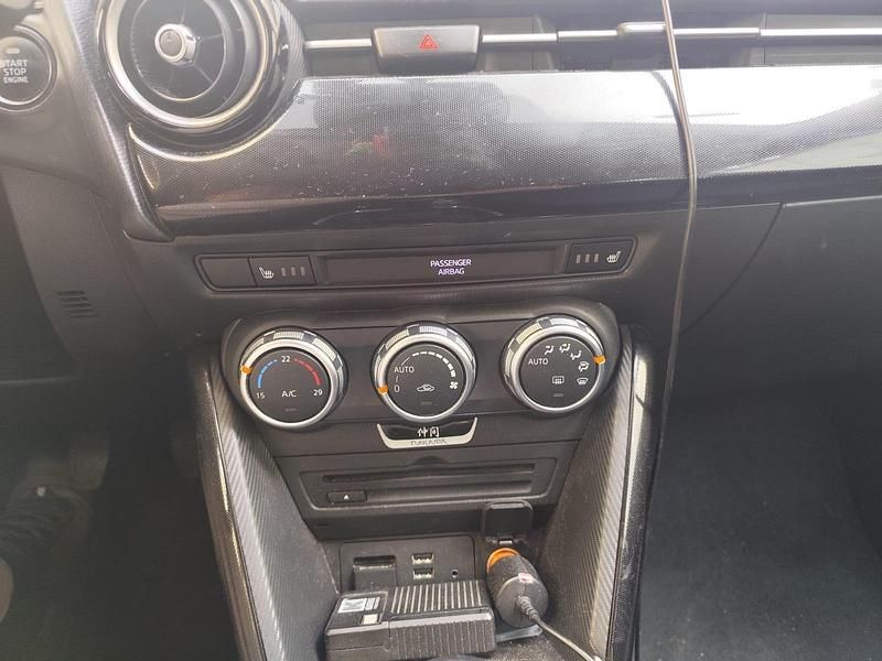 Gebraucht Mazda 2 Nakama 90 PS (66 kW) 2016 Rot Kleinwagen