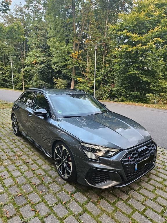 Grau Gebraucht 2021 Audi S3 Black Edition Limousine | 34.499 € (Fairer Preis) - Bild 1/4