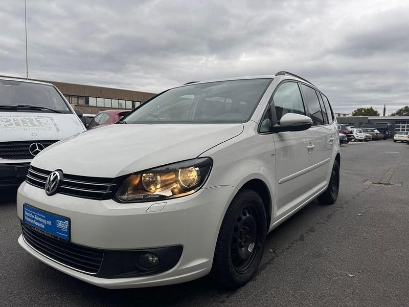 Weiß Gebraucht 2013 VW Touran Comfortline Van / Kleinbus | 7.990 € (Guter Preis) - Bild 1/4