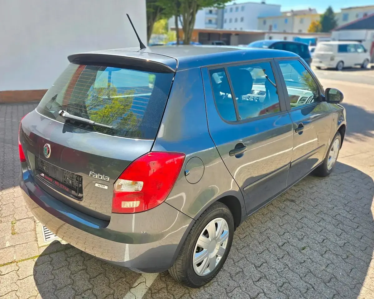Second-hand Skoda Fabia 60 CP (44 kW) 2011 Gri Hatchback
