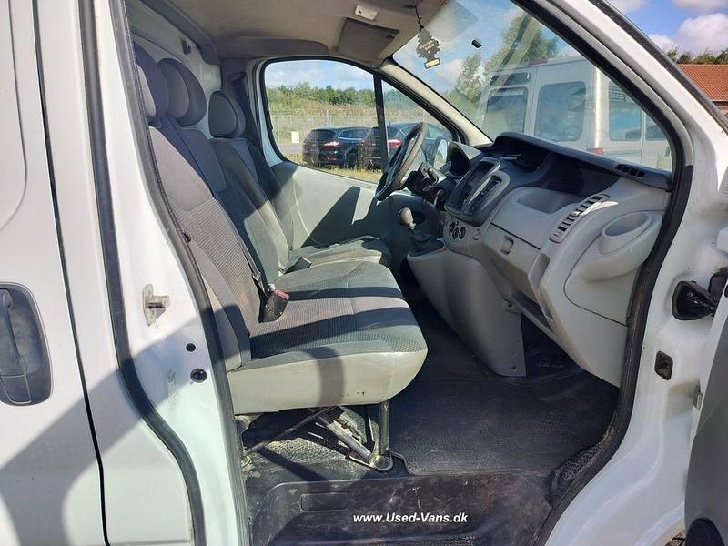 Gebraucht Opel Vivaro 114 PS (83 kW) 2011 Weiß Van / Kleinbus