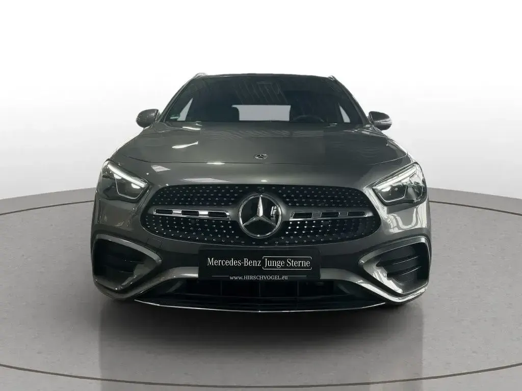 Gebraucht Mercedes GLA200 AMG line 163 PS (119 kW) 2025 Grau SUV