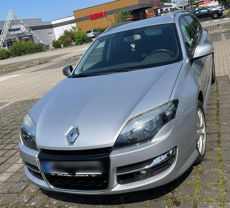 Silber Gebraucht 2011 Renault Laguna III Kombi | 5.900 € (Fairer Preis) - Bild 1/4
