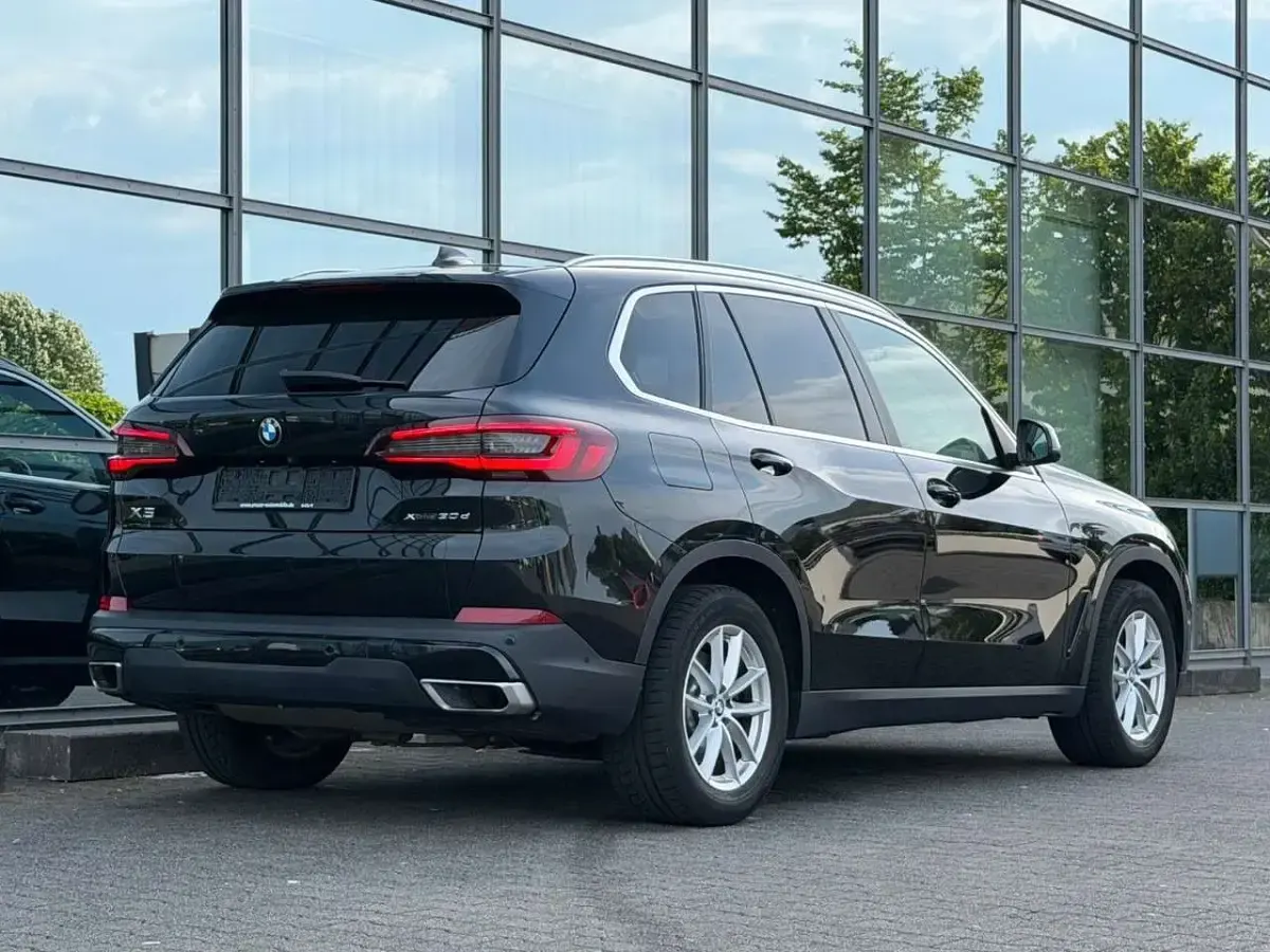 Gebraucht BMW X5 Performance 286 PS (210 kW) 2022 Saphirschwarz SUV