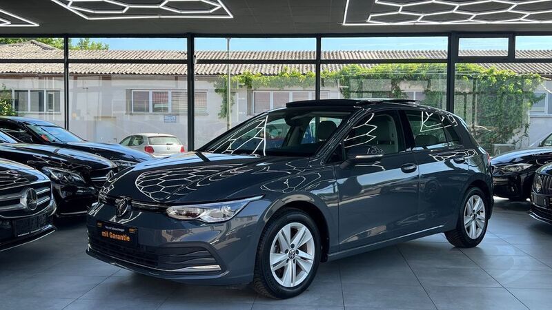 Grau Gebraucht 2022 VW Golf VIII Life Limousine | 23.450 € (Guter Preis) - Bild 1/4