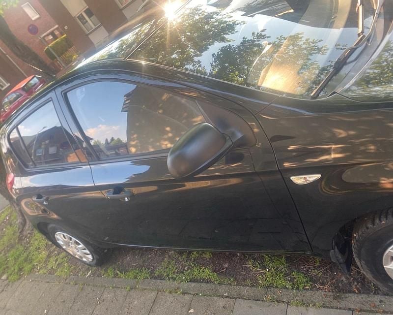 Gebraucht Hyundai i20 78 PS (57 kW) 2010 Schwarz Kleinwagen