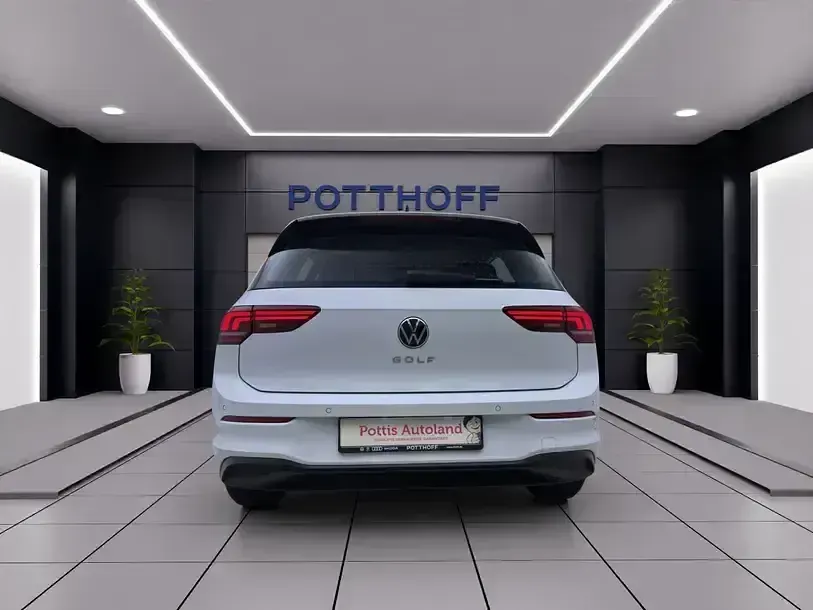 Gebraucht VW Golf VIII Life 116 PS (85 kW) 2024 Weiß Limousine