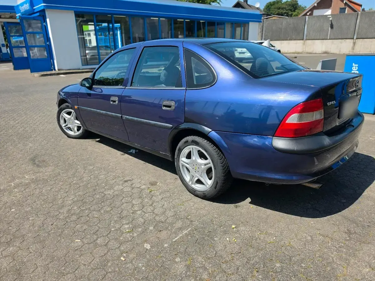 Gebraucht Opel Vectra 116 PS (85 kW) 1997 Violet Limousine