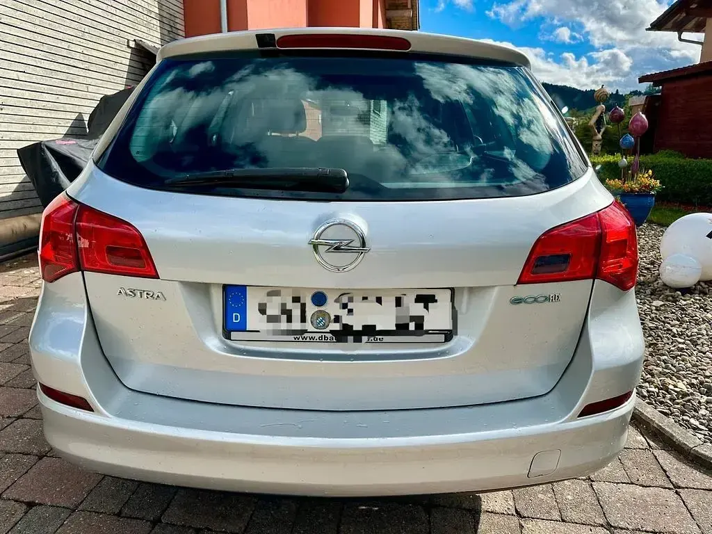 Gebraucht Opel Astra 95 PS (69 kW) 2011 Silber Kombi