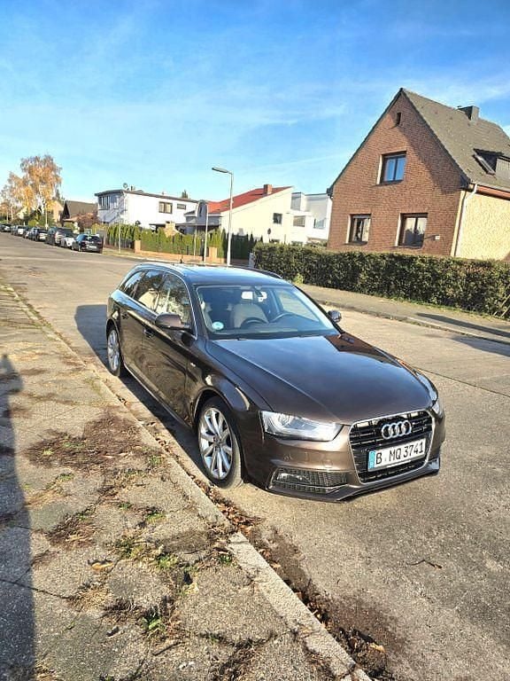 Schwarz Gebraucht 2015 Audi A4 Ambition Kombi | 10.600 € (Guter Preis) - Bild 1/4