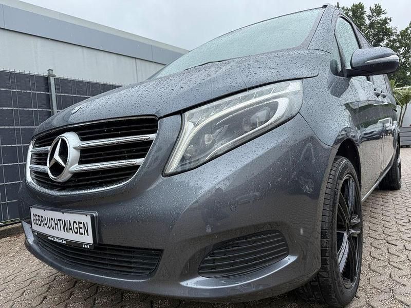 Grau Gebraucht 2016 Mercedes V250 Van / Kleinbus | 38.900 € (Etwas zu teuer) - Bild 1/4