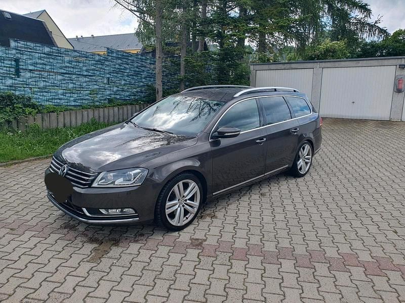 Braun Gebraucht 2013 VW Passat Highline Kombi | 7.900 € (Fairer Preis) - Bild 1/4