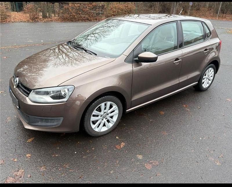 Braun Gebraucht 2013 VW Polo Comfortline Kleinwagen | 5.990 € (Fairer Preis) - Bild 1/1