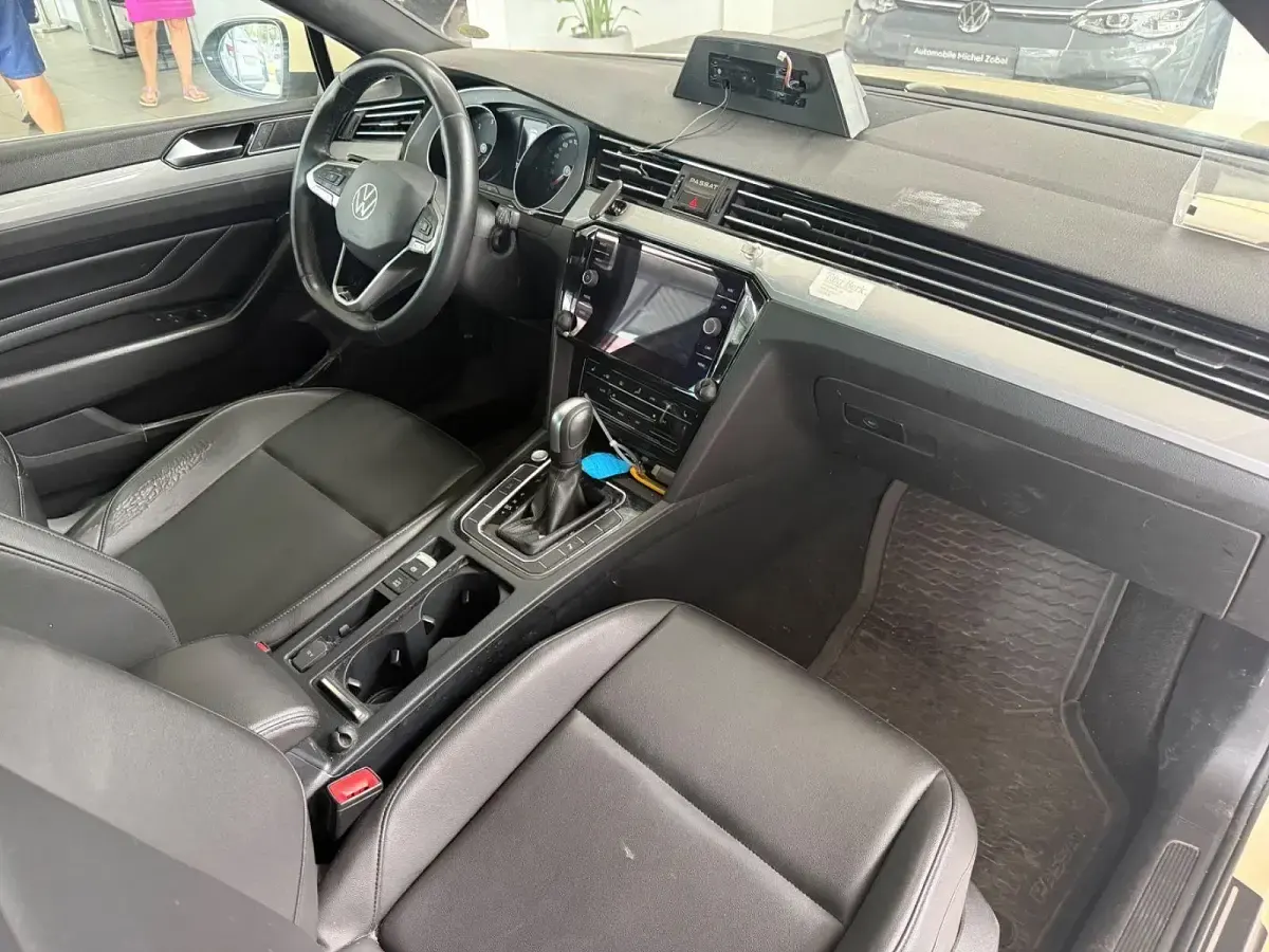 Gebraucht VW Passat 150 PS (110 kW) 2023 Beige Kombi