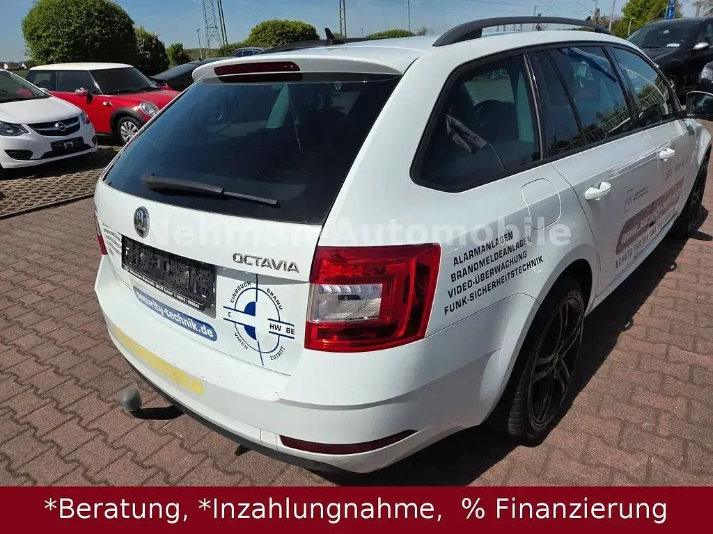 Gebraucht Skoda Octavia Soleil 150 PS (110 kW) 2019 Bila laser/laser white Kombi