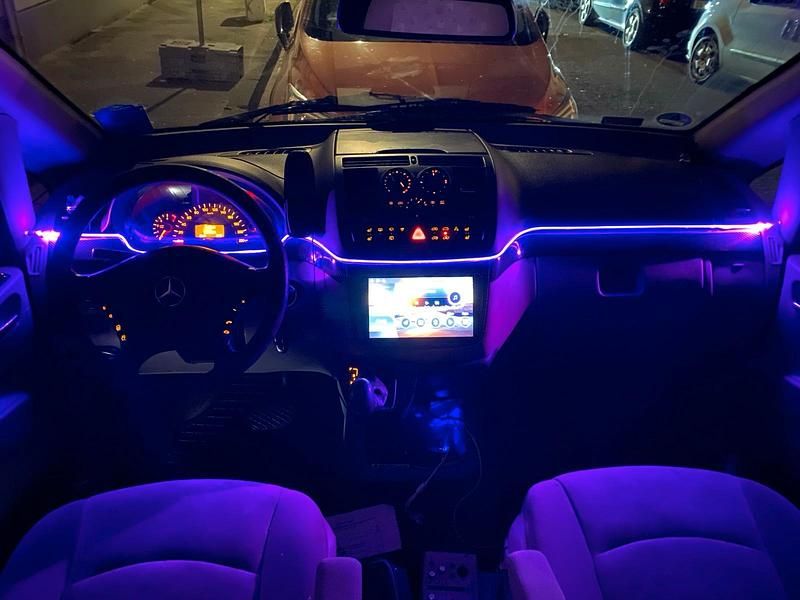 Rot Gebraucht 2005 Mercedes Viano Van / Kleinbus | 6.200 € (Teuer) - Bild 1/4