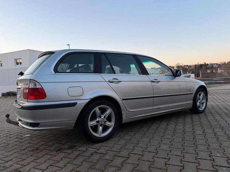 Gebraucht BMW 320 150 PS (110 kW) 1999 Silber Kombi