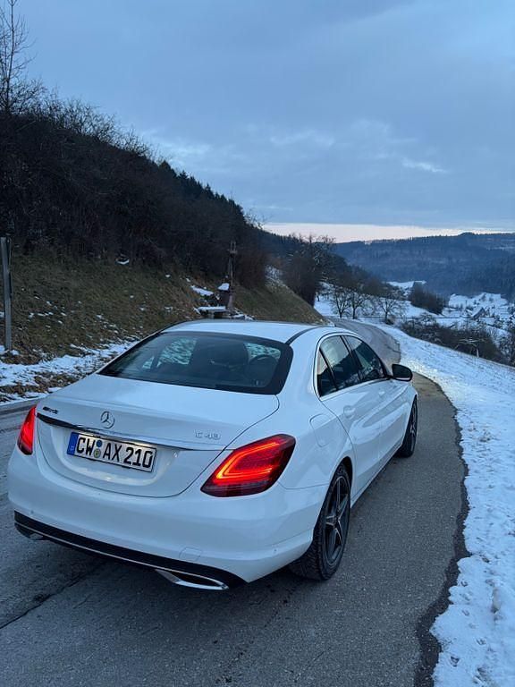 Gebraucht Mercedes C220 Avantgarde 194 PS (142 kW) 2019 Weiß Limousine