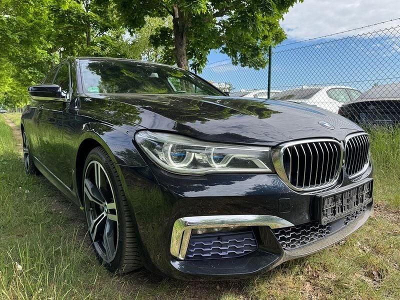Schwarz Gebraucht 2016 BMW 730 Sport Line Limousine | 27.400 € (Fairer Preis) - Bild 1/4