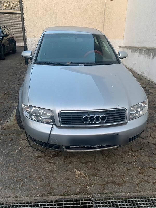 Silber Gebraucht 2001 Audi A4 Limousine | 680 € (Superpreis) - Bild 1/4